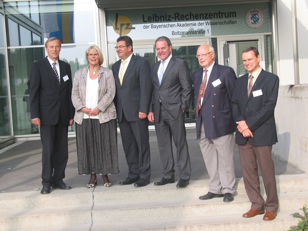 Prof. Bode, Bürgermeisterin Gabor, Staatssekretär Pschierer, Staatsminister Dr. Heubisch, Prof. Hegering und Dr. Wülbern (v.l.n.r.)